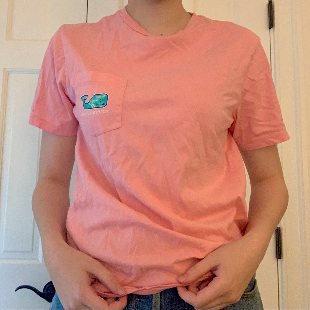 Vineyard vines pink t-shirt